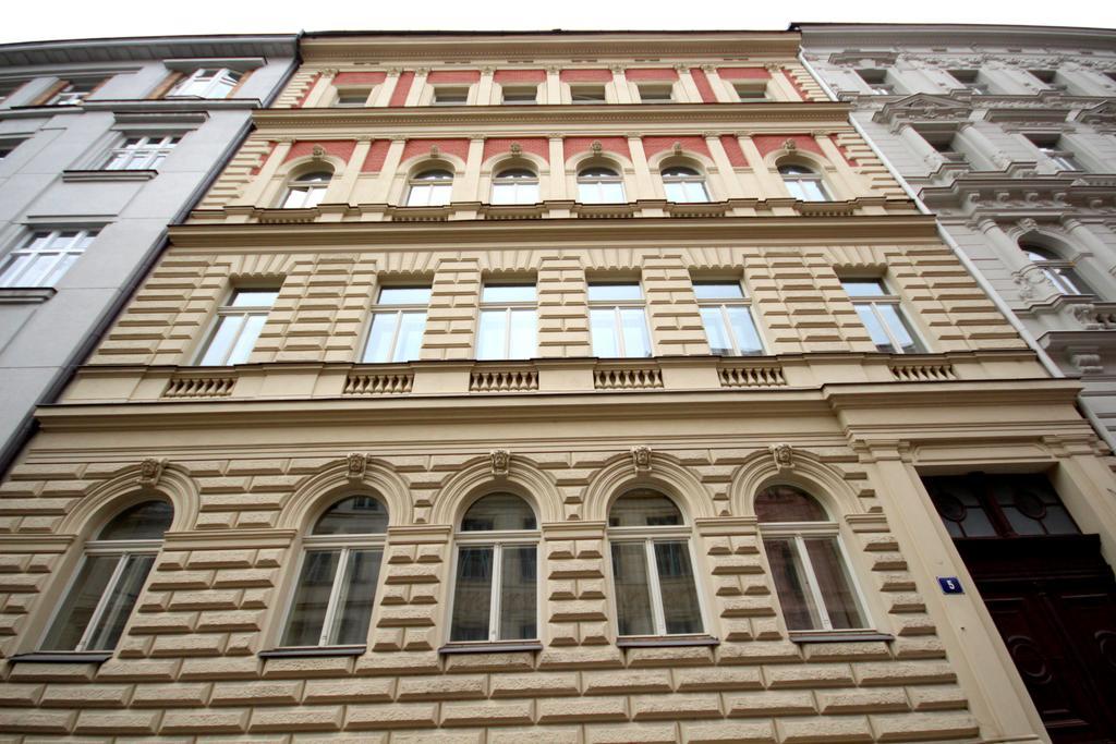 Hálkova Studio Praha Pokoj fotografie