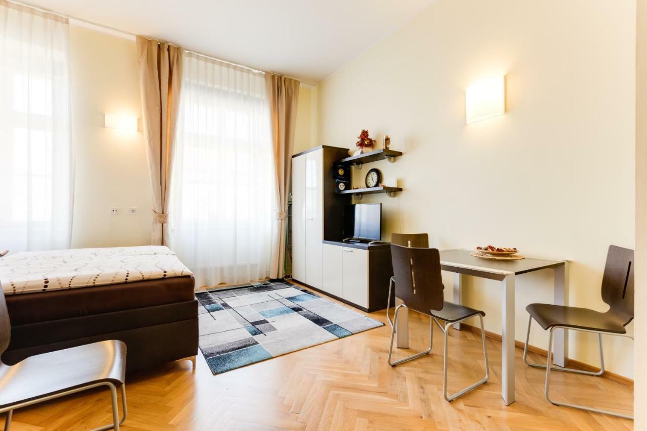 Hálkova Studio Praha Exteriér fotografie